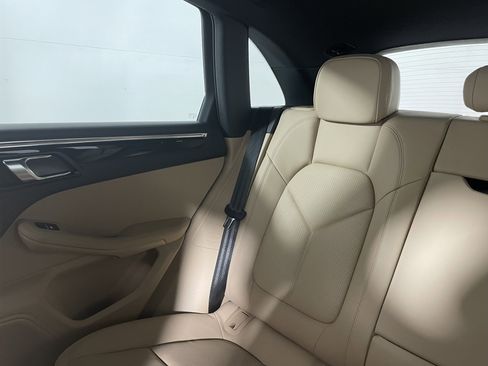 New 2026 Porsche Macan image 15