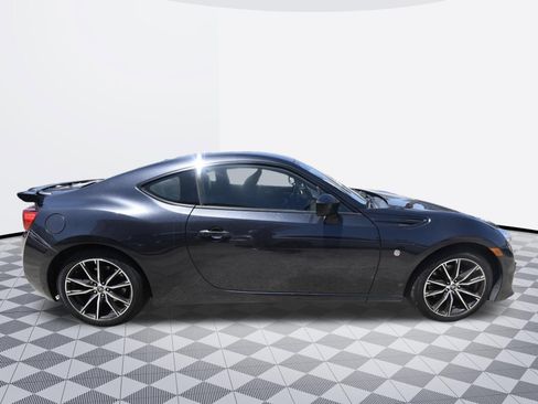 Used 2019 Toyota 86 RWD image 6