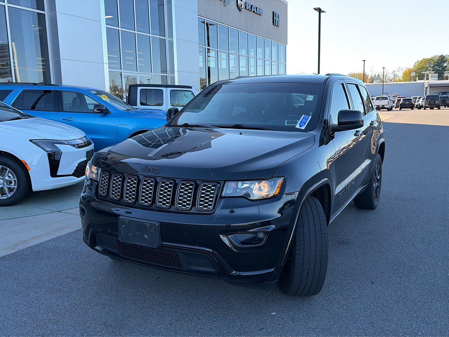 Used 2019 Jeep Grand Cherokee Altitude AWD/4WD image 4