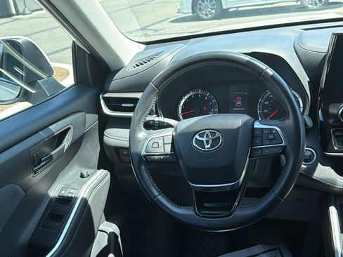 Used 2020 Toyota Highlander LE AWD/4WD image 22