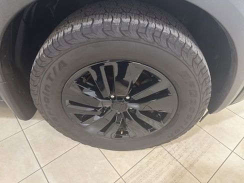 Used 2022 Nissan Pathfinder SL w/ SL Black Package image 33