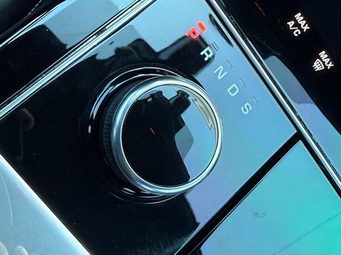 Used 2020 Land Rover Range Rover Velar R-Dynamic HSE image 26