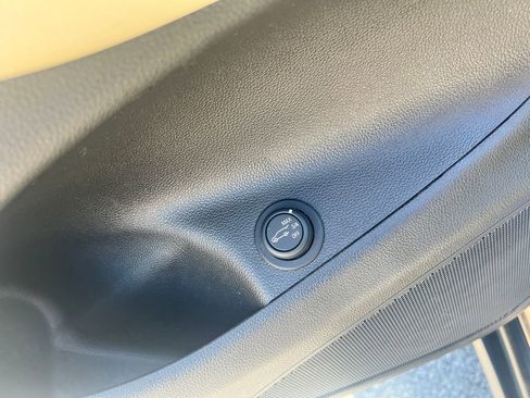 Used 2019 Buick Envision Essence AWD/4WD image 17