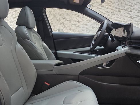 New 2025 Hyundai Elantra Limited image 10