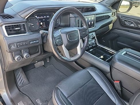 Used 2021 GMC Yukon XL Denali w/ Denali Premium Package image 9