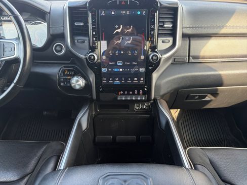 Used 2022 RAM 1500 Laramie AWD/4WD image 18