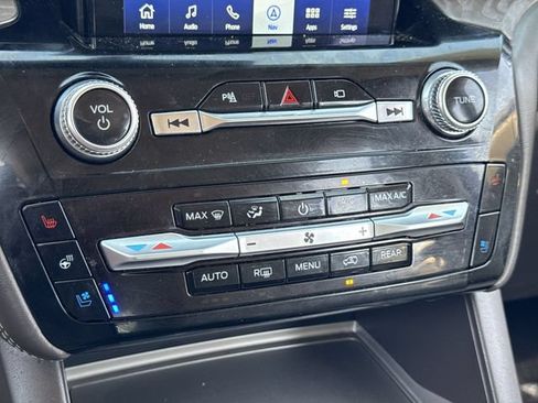 Used 2022 Ford Explorer Platinum w/ Equipment Group 601A AWD/4WD image 19