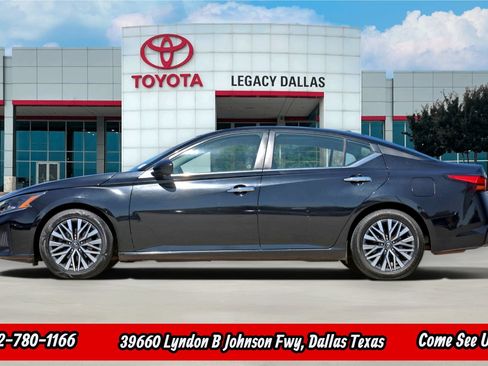 Used 2023 Nissan Altima 2.5 SV FWD image 6