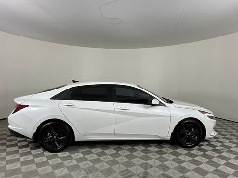 Used 2022 Hyundai Elantra SEL w/ Convenience Package FWD image 4