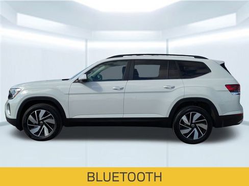 Used 2025 Volkswagen Atlas SE image 2