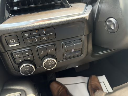 Used 2025 Chevrolet Tahoe High Country AWD/4WD image 25