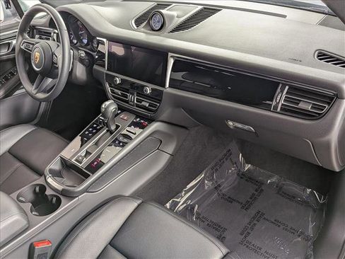 Certified 2025 Porsche Macan image 26