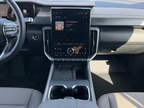 New 2025 GMC Acadia Elevation w/ Elevation Premium Package FWD image 19