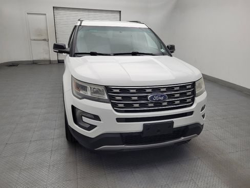 Used 2017 Ford Explorer XLT w/ Equipment Group 201A FWD image 14