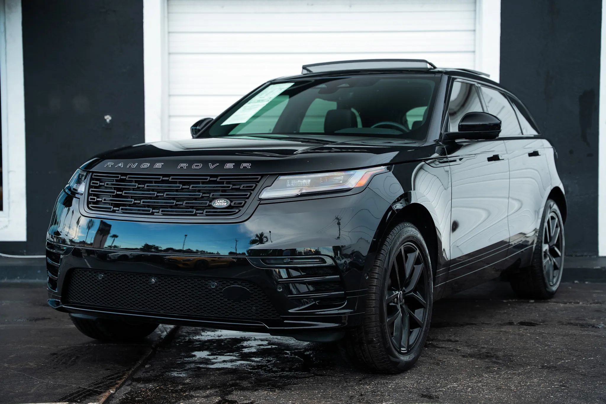 Used 2026 Land Rover Range Rover Velar Dynamic SE AWD/4WD image 3