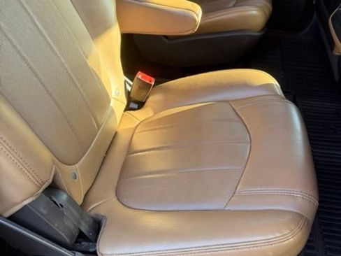 Used 2017 Buick Enclave Leather FWD image 9