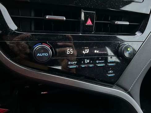 Used 2021 Toyota Camry SE image 26