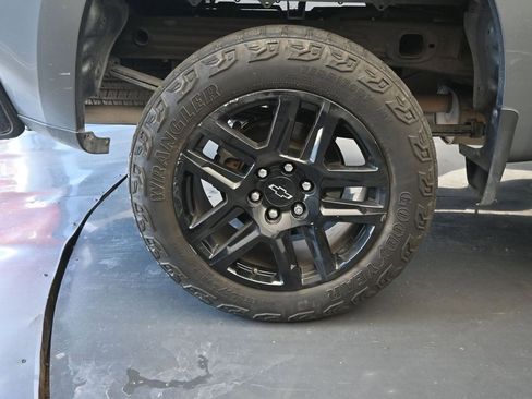 Used 2021 Chevrolet Silverado 1500 LT Trail Boss image 9