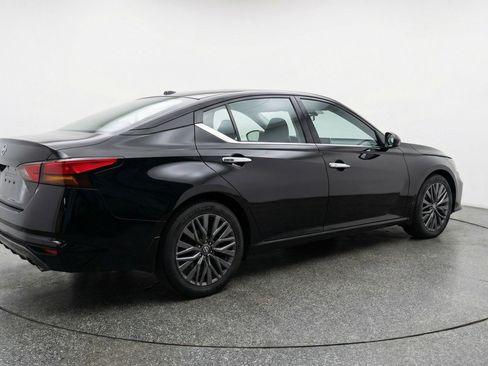Used 2025 Nissan Altima 2.5 SV FWD image 9