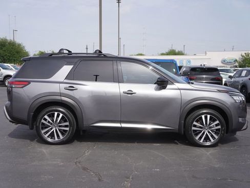 Used 2024 Nissan Pathfinder Platinum FWD image 5