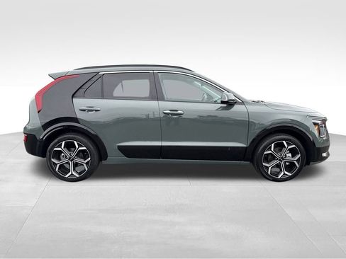 New 2025 Kia Niro SX Touring image 11