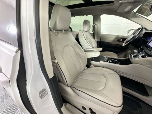 Used 2021 Chrysler Pacifica Limited w/ Premium & Safety Sphere Group AWD/4WD image 27