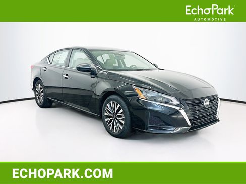 Used 2025 Nissan Altima 2.5 SV image 1