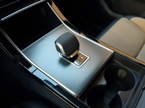 Used 2025 Land Rover Range Rover Velar Dynamic HSE image 26