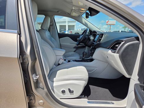 Used 2020 Jeep Cherokee Limited w/ Technology Group FWD image 20