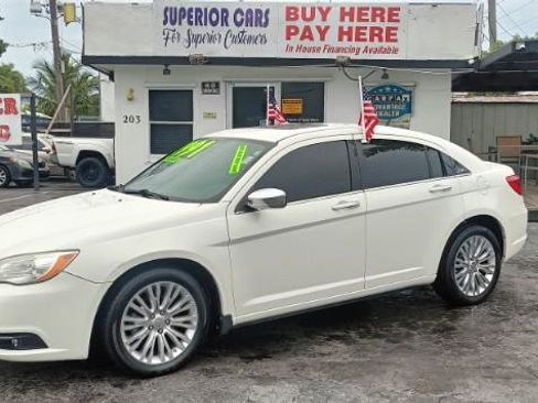 Used 2011 Chrysler 200 Limited image 1