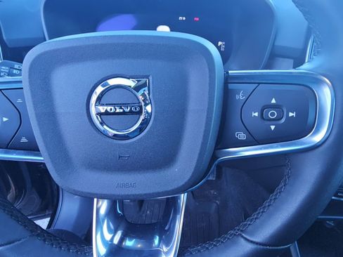 Used 2023 Volvo XC40 Recharge Ultimate image 12