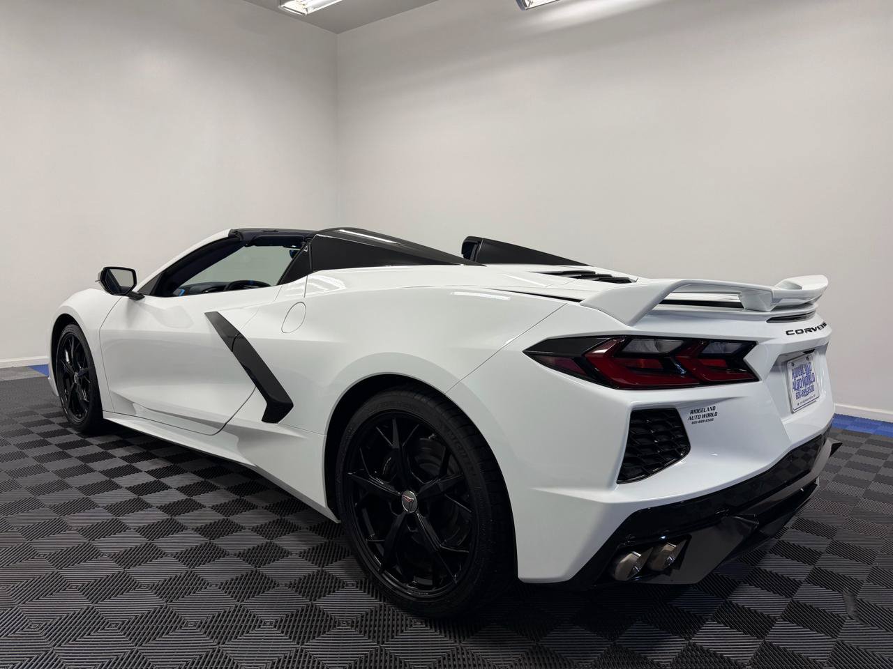 Used 2022 Chevrolet Corvette Stingray Premium Conv w/ Z51 Performance Package RWD image 8