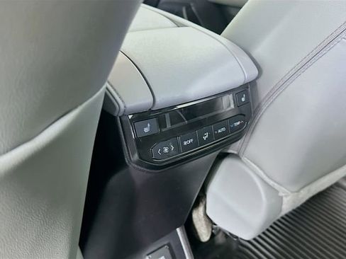 Used 2024 Toyota Highlander Platinum image 31
