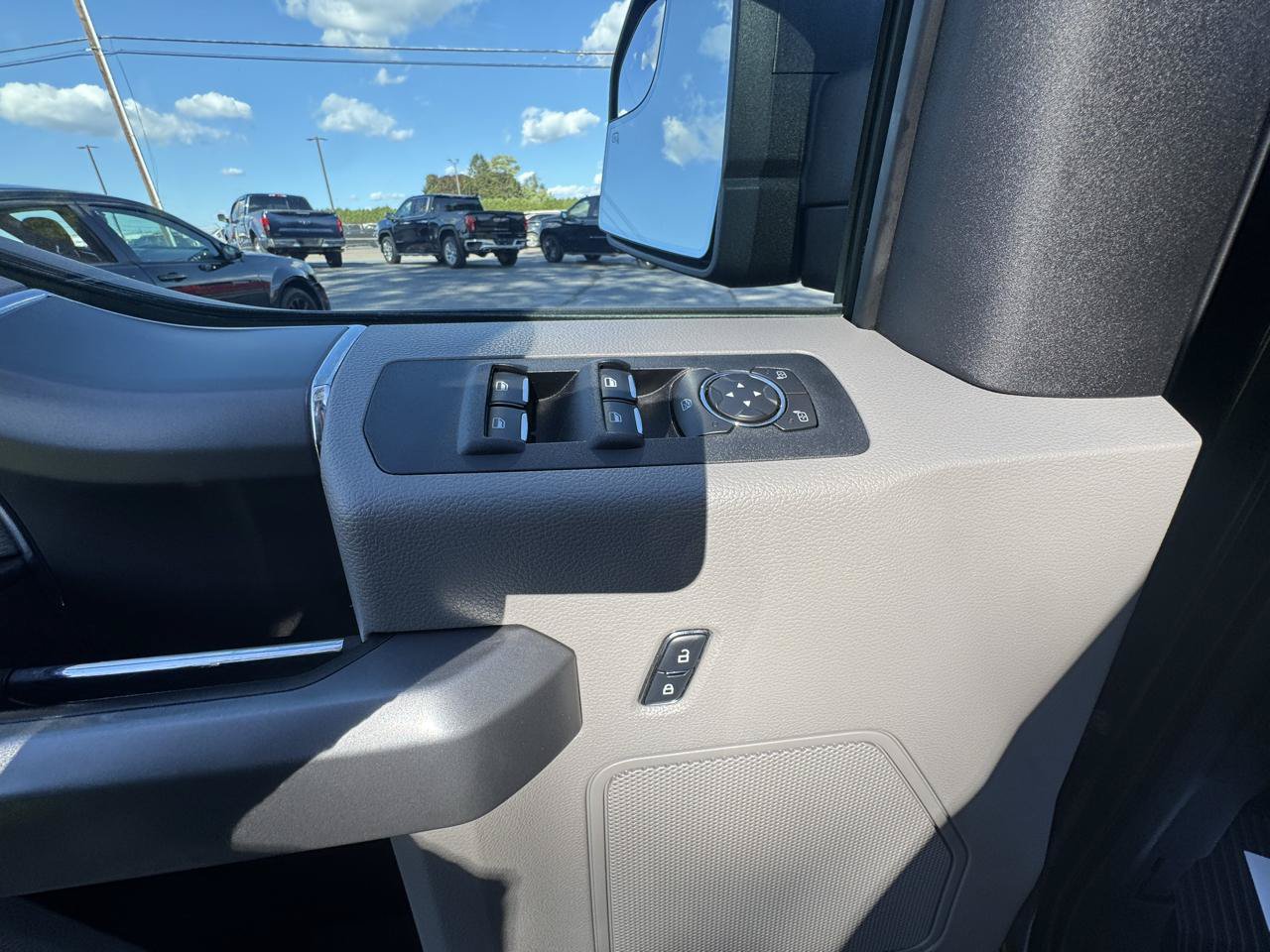 Used 2015 Ford F150 XLT w/ Equipment Group 301A Mid AWD/4WD image 19