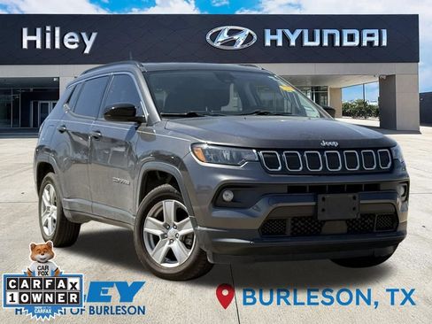 Used 2022 Jeep Compass Latitude image 2