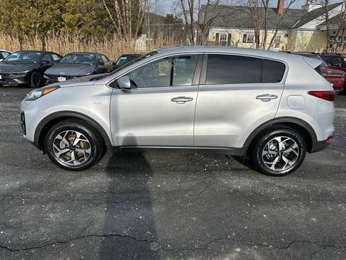 Used 2020 Kia Sportage LX image 2