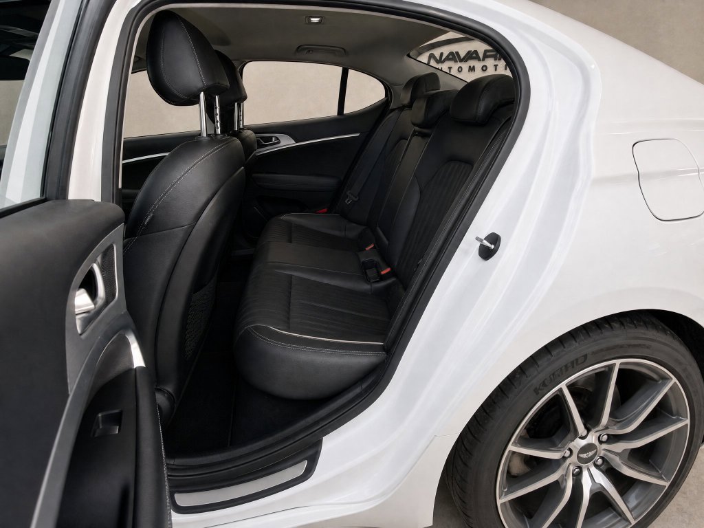 Used 2021 Genesis G70 3.3T RWD image 12