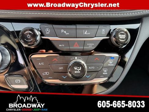 New 2026 Chrysler Pacifica Select AWD/4WD image 21