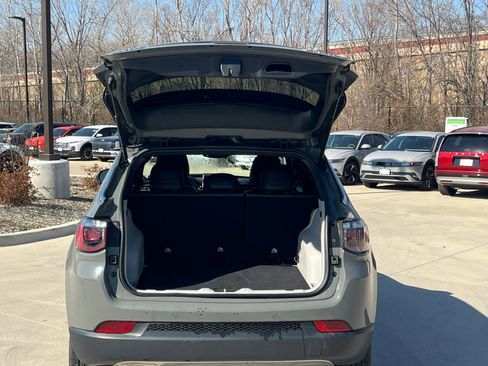 Used 2024 Jeep Compass Limited image 15