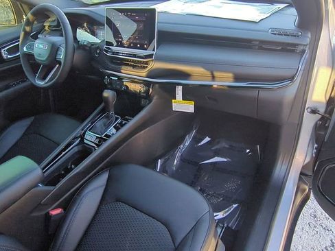 New 2026 Jeep Compass Latitude image 37