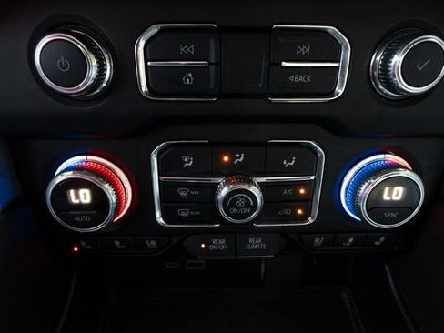 Used 2021 GMC Yukon SLT w/ SLT Luxury Package image 19