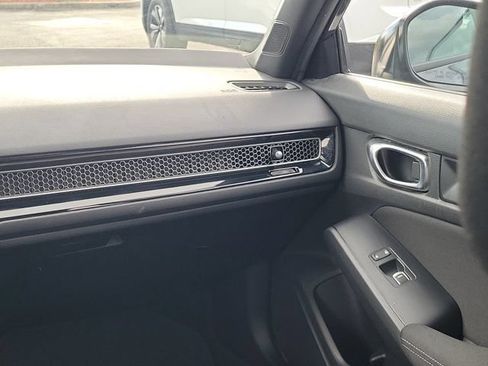 Used 2025 Honda Civic Sport image 4