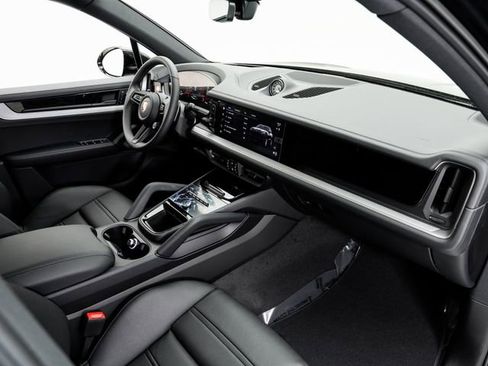 New 2026 Porsche Cayenne image 21