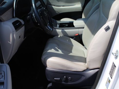 Used 2021 Hyundai Palisade SEL w/ Premium Package FWD image 9