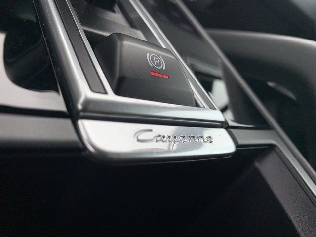 Used 2019 Porsche Cayenne Turbo AWD/4WD image 28