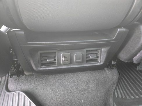 Used 2022 Chevrolet Silverado 1500 LT image 28