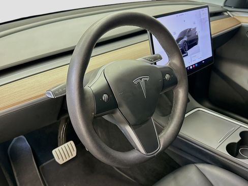 Used 2023 Tesla Model Y Performance image 17