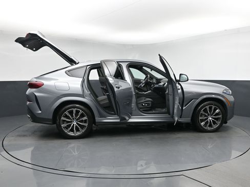 Used 2025 BMW X6 xDrive40i AWD/4WD image 26