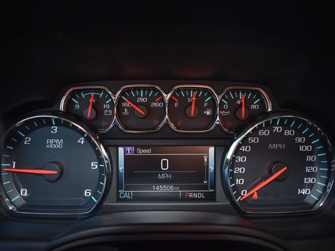 Used 2018 Chevrolet Suburban LT image 20