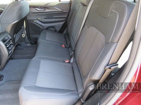 Used 2023 Jeep Grand Cherokee Laredo w/ Luxury Tech Group I image 16